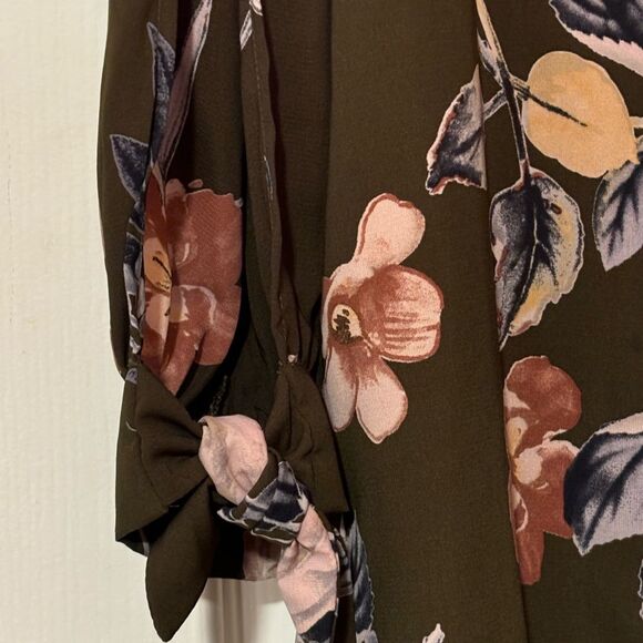 Francesca’s Miami Olive Floral Long Sleeve Dress - Picture 2 of 4